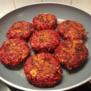 VEGETARISCHE (*vegan) RODE BIETEN BURGERS (recept voor 7 stevige burgers)